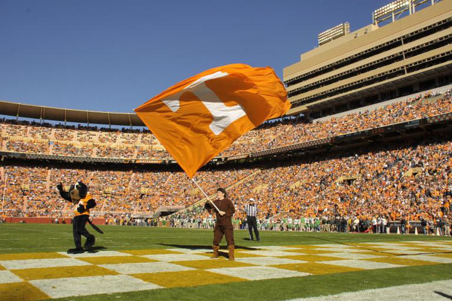 UT Welcomes Fans Veterans to Final Home Football Game Saturday News